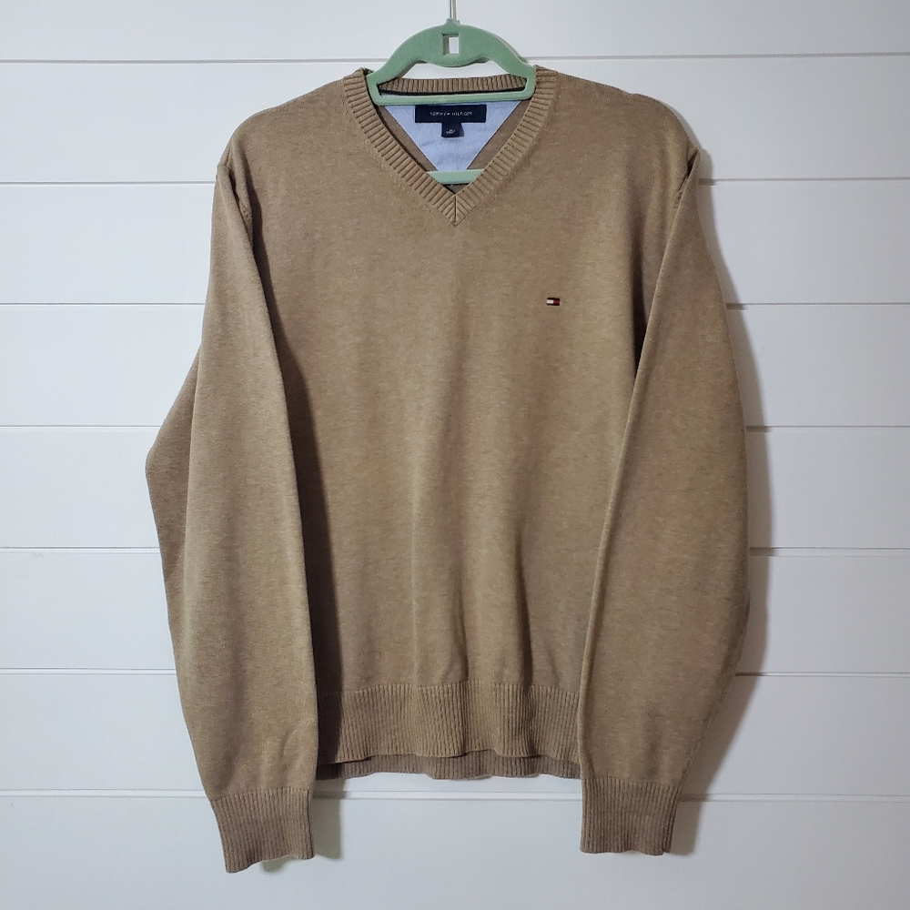 Tommy Hilfiger Tan V-neck Sweater. Size:‎ M